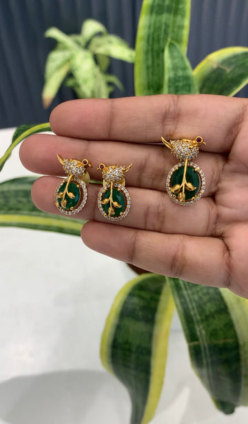 Beautiful pendant set with back hook