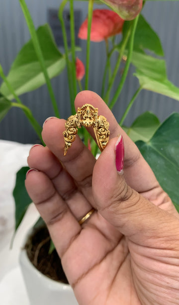Beautiful vanki style adjustable ring