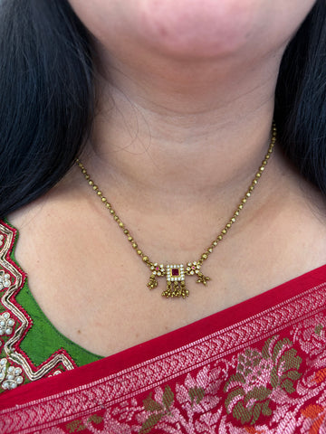 Simple neck set