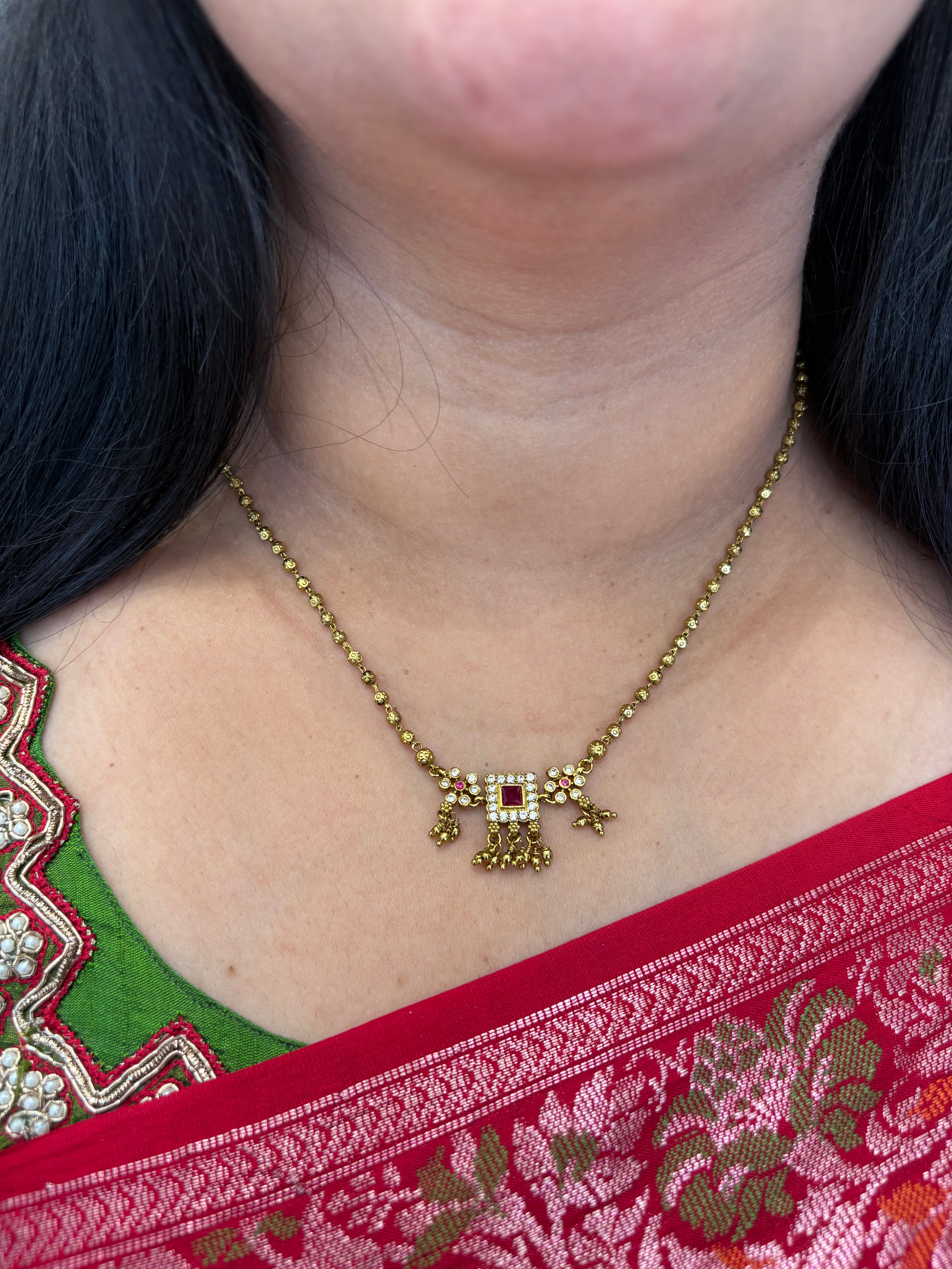 Simple neck set