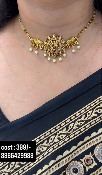 Beautiful simple cute chocker set