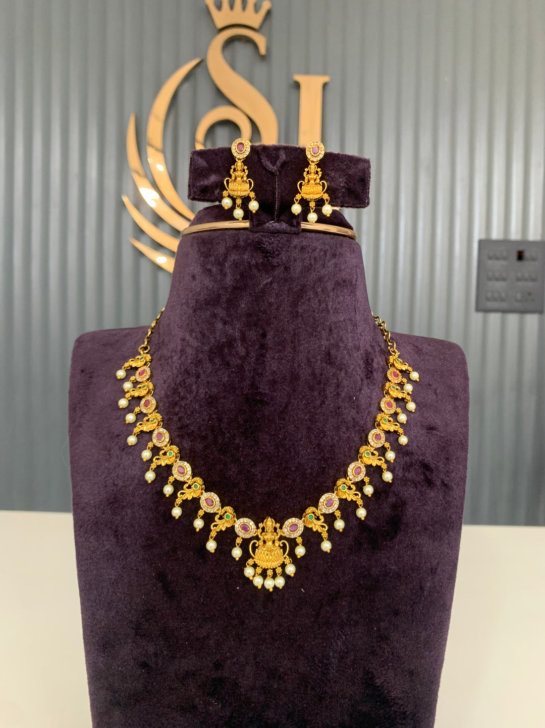Beautiful simple necklace