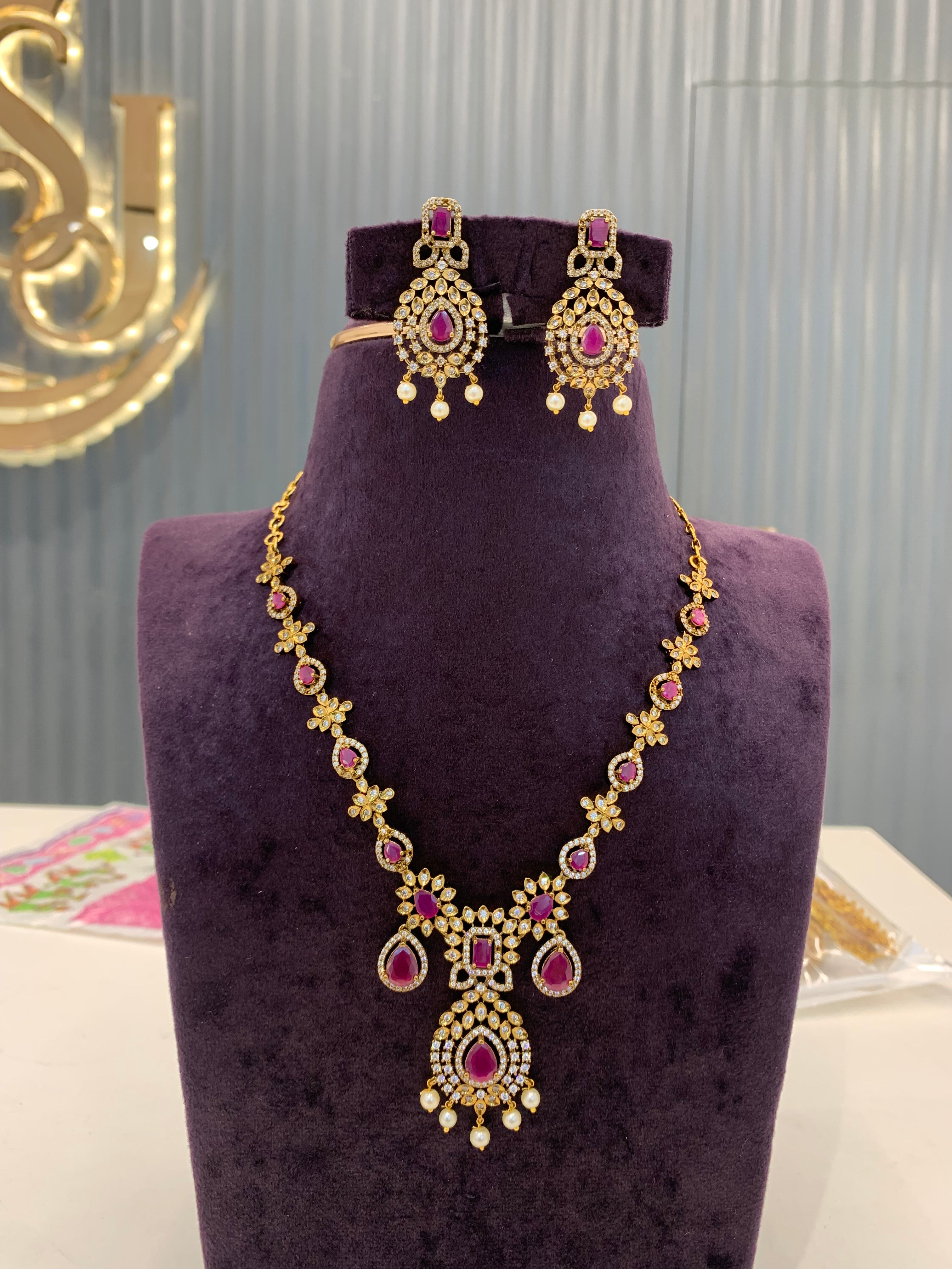 Beautiful mehandhi polish necklace