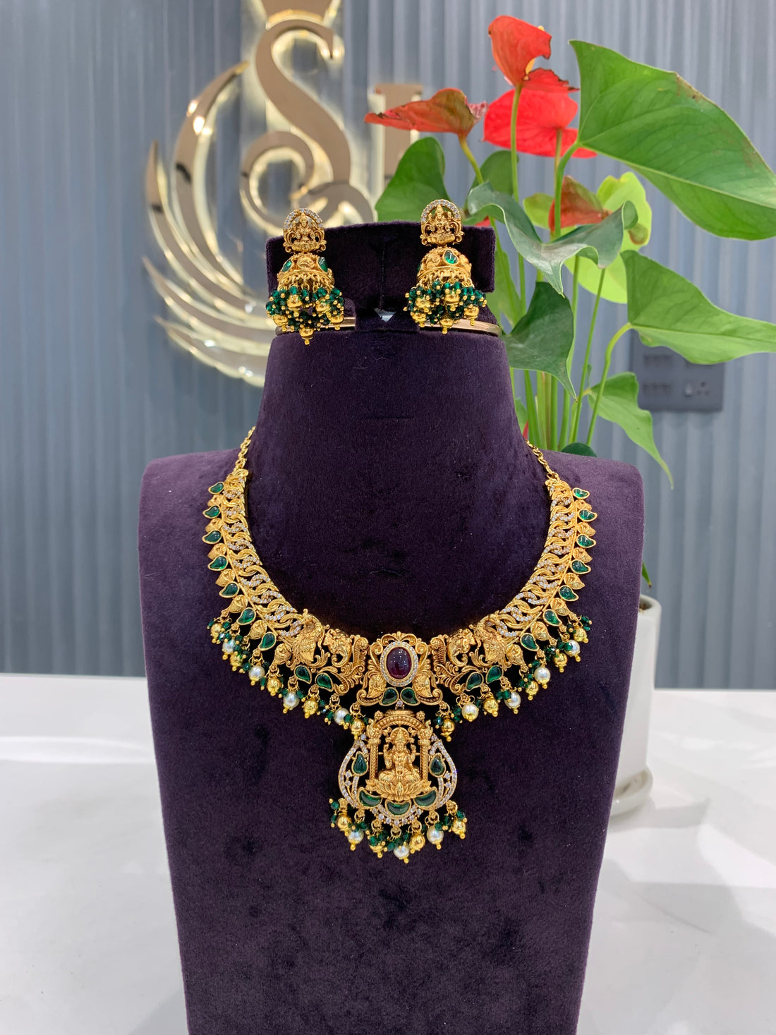 Beautiful jadav stone necklace