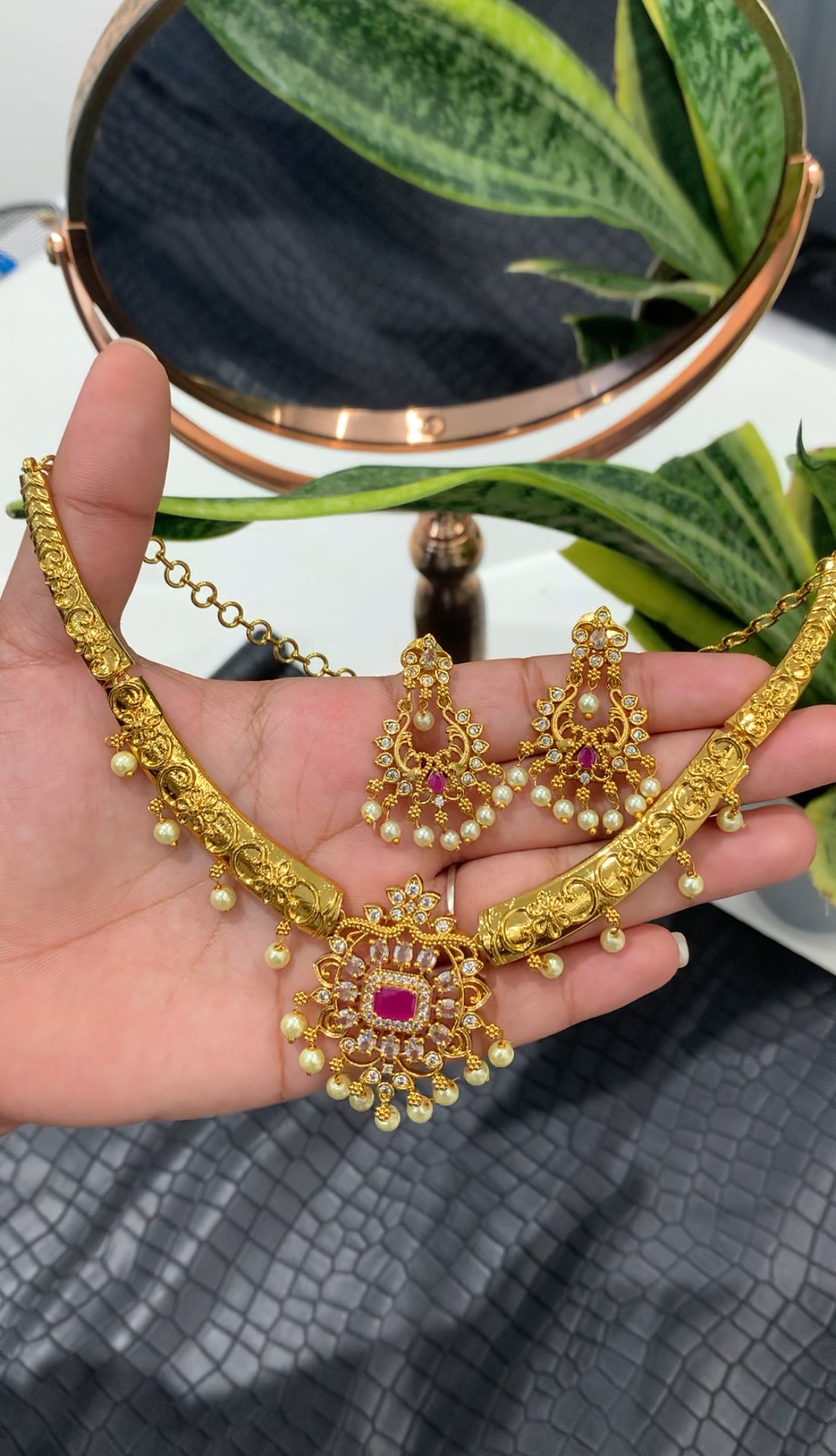 Beautiful kanti style necklace