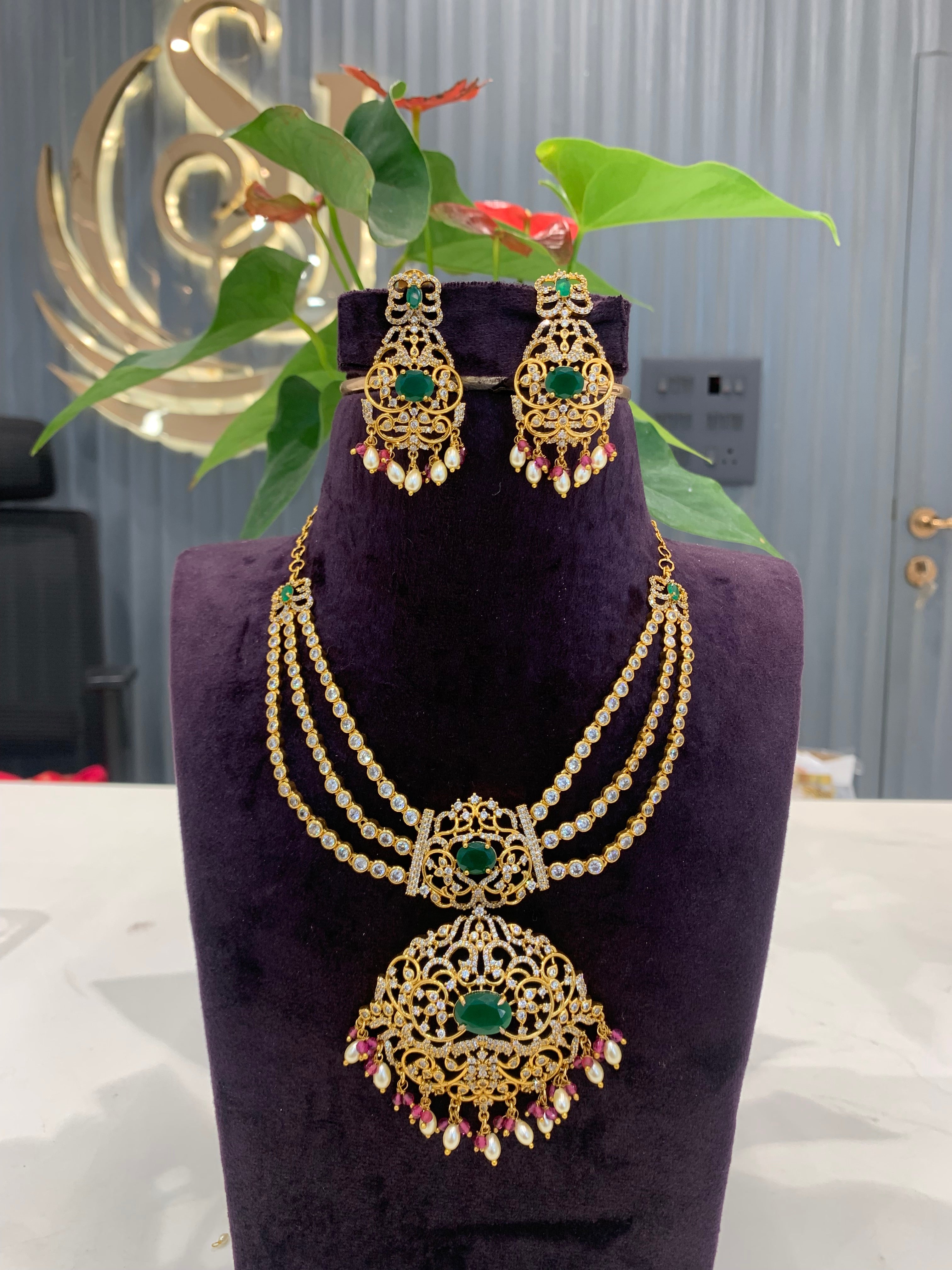 Beautiful customised 3step mini neckset