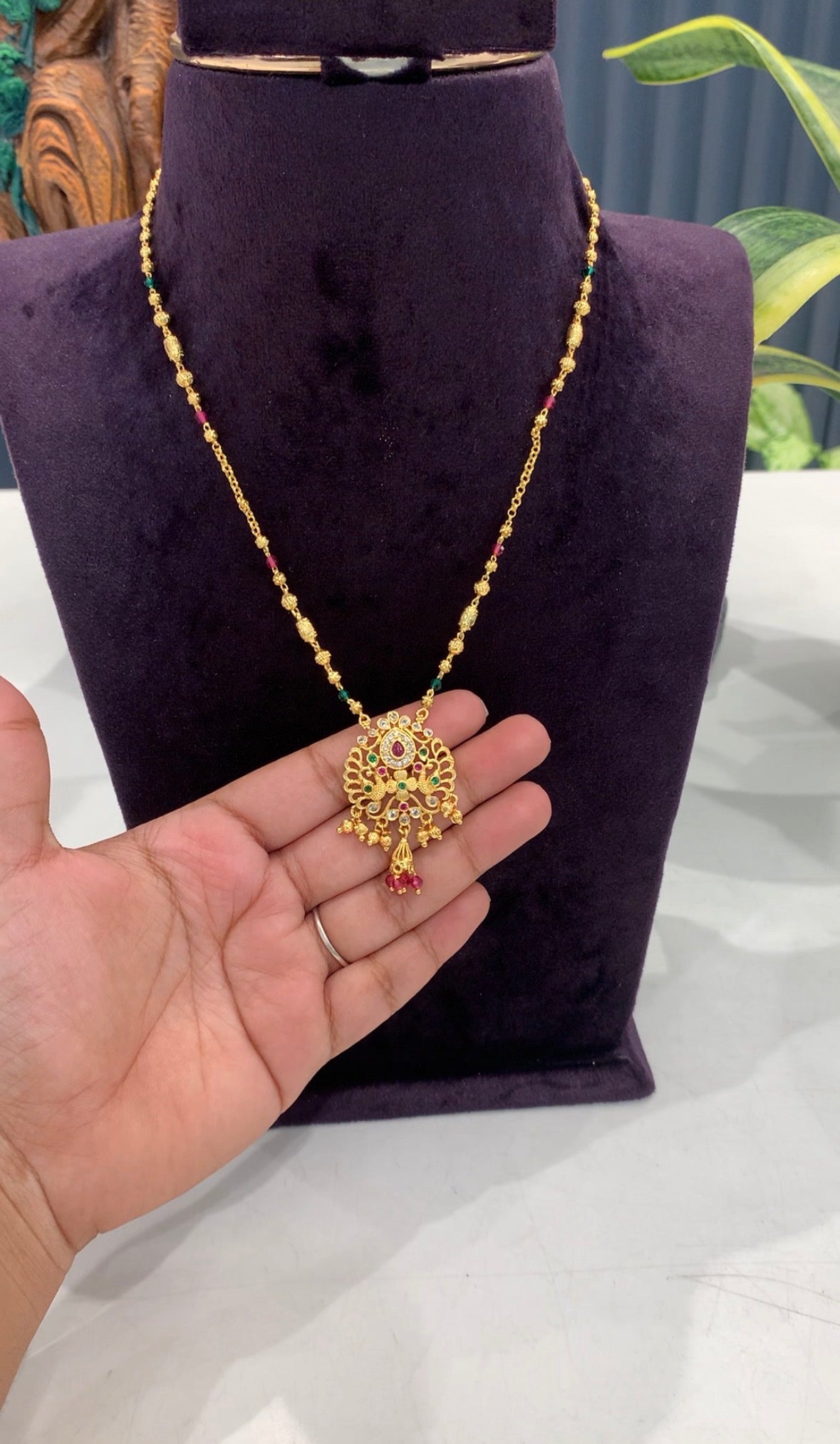 Beautiful gold replica chain 18 inchs