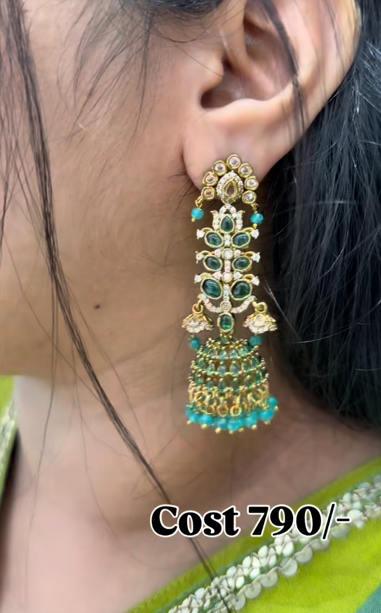 Beautiful green stone jumkies
