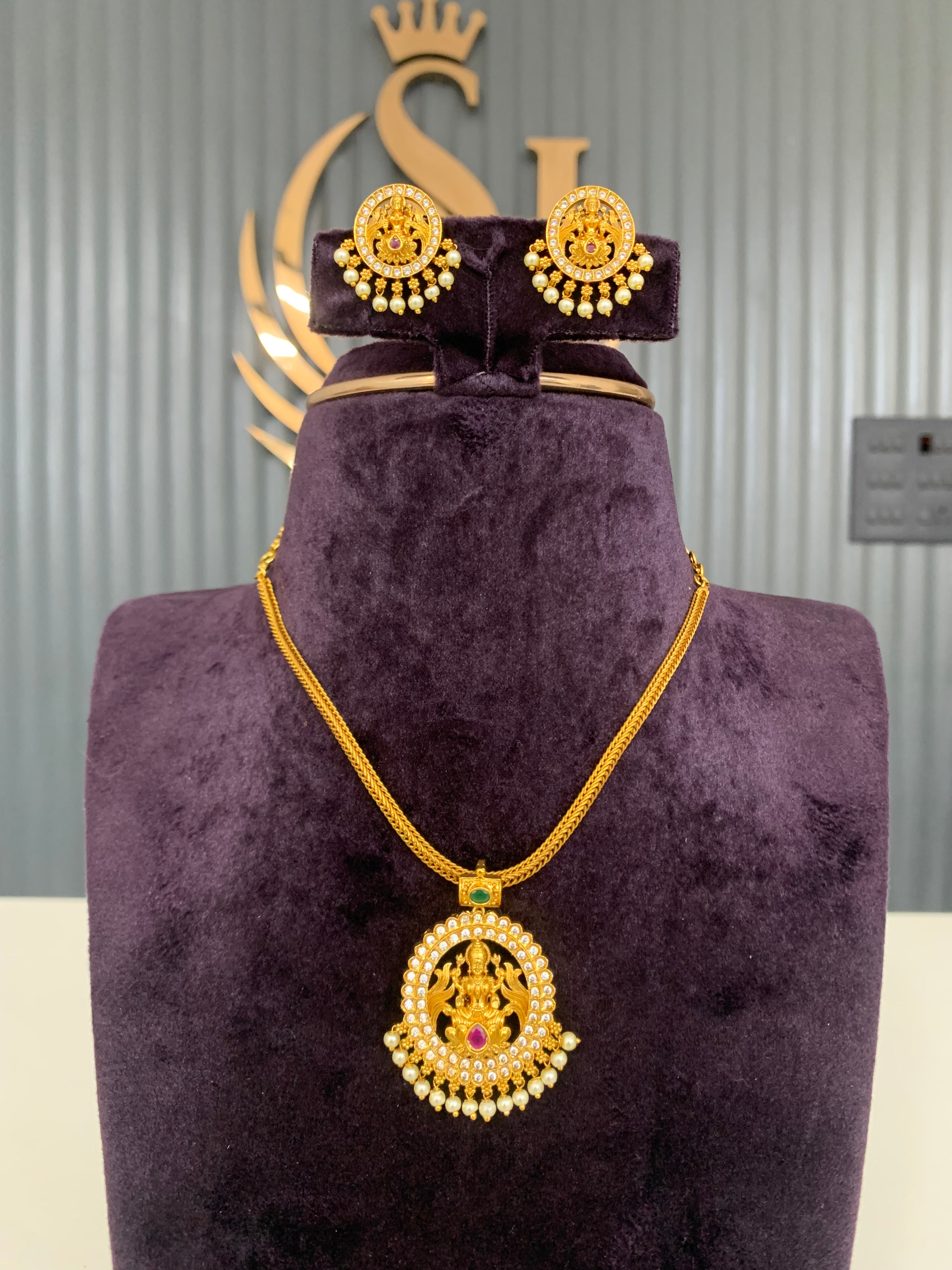 Beautiful simple necklace