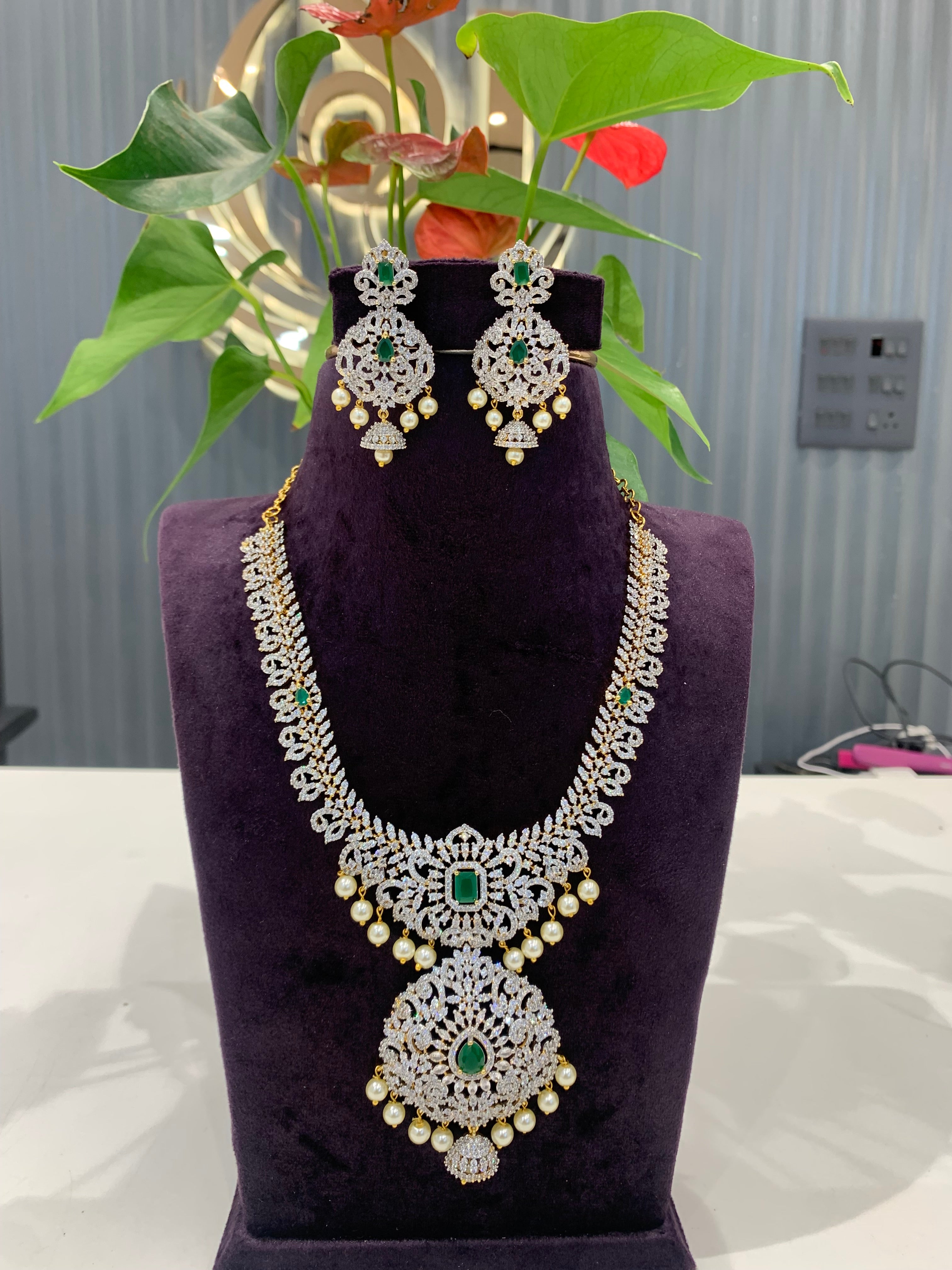 Beautiful GJ short necklace