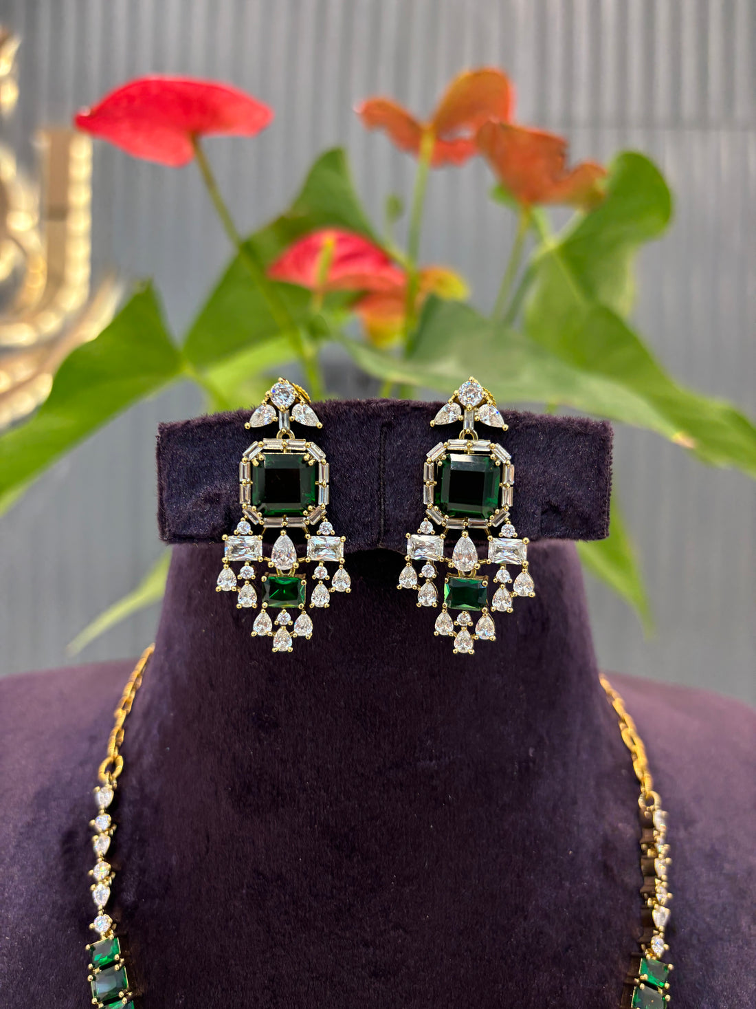 Beautiful Emerald Green stone necklace
