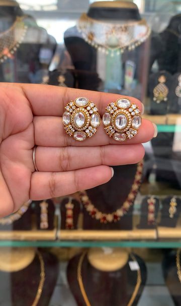 Beautiful moissanite stone. Studs
