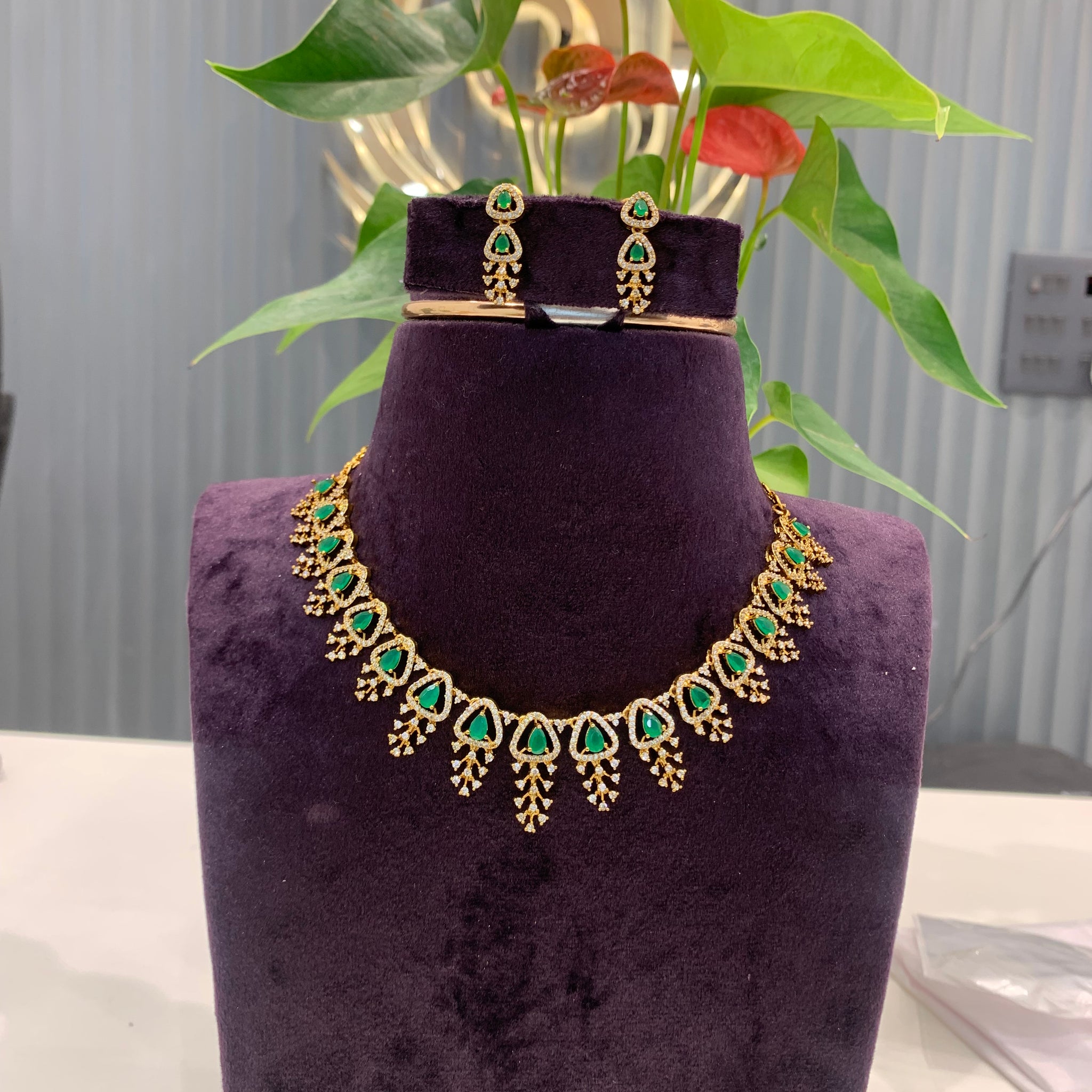 Beautiful green stone neckset