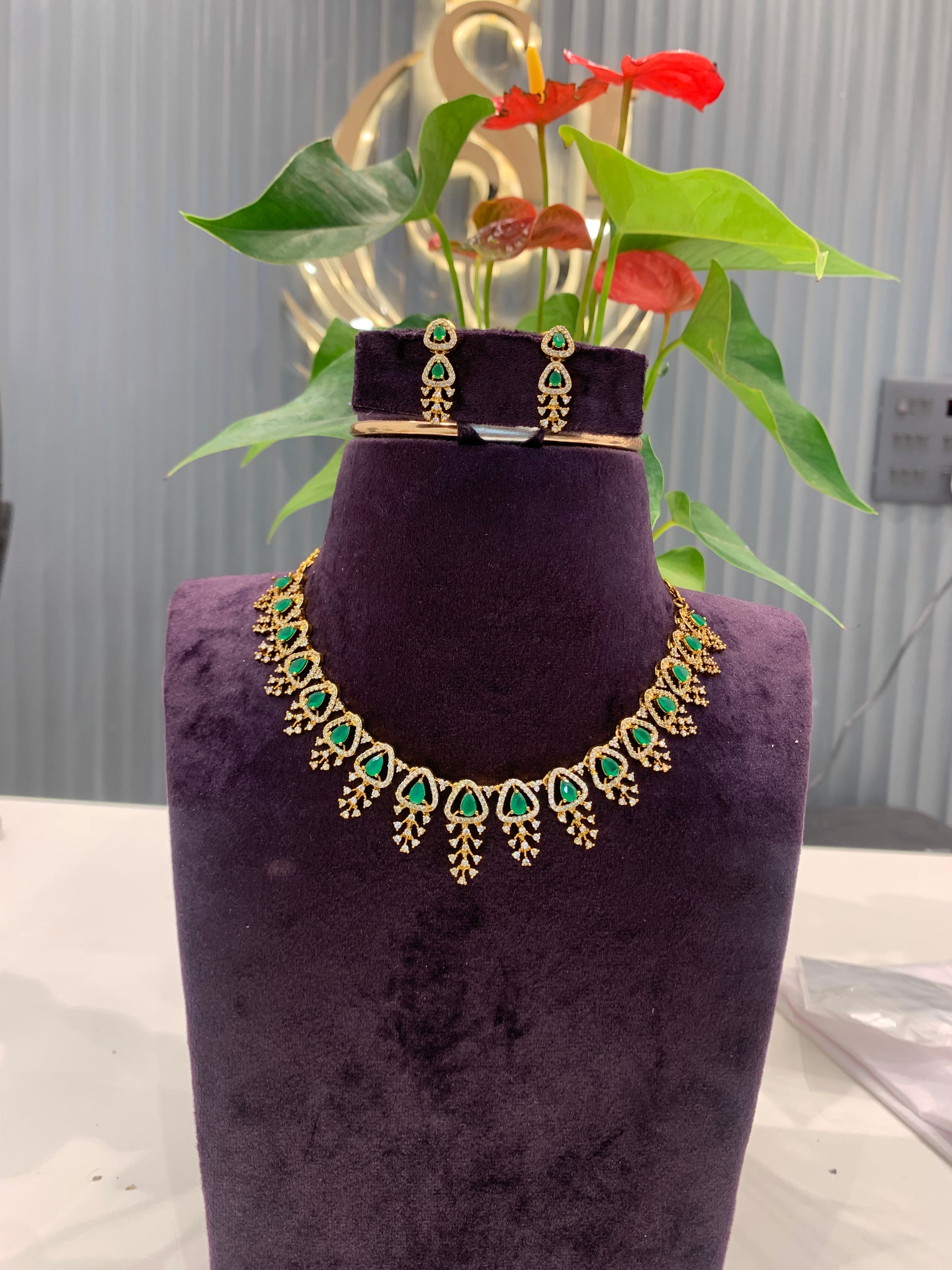 Beautiful green stone neckset