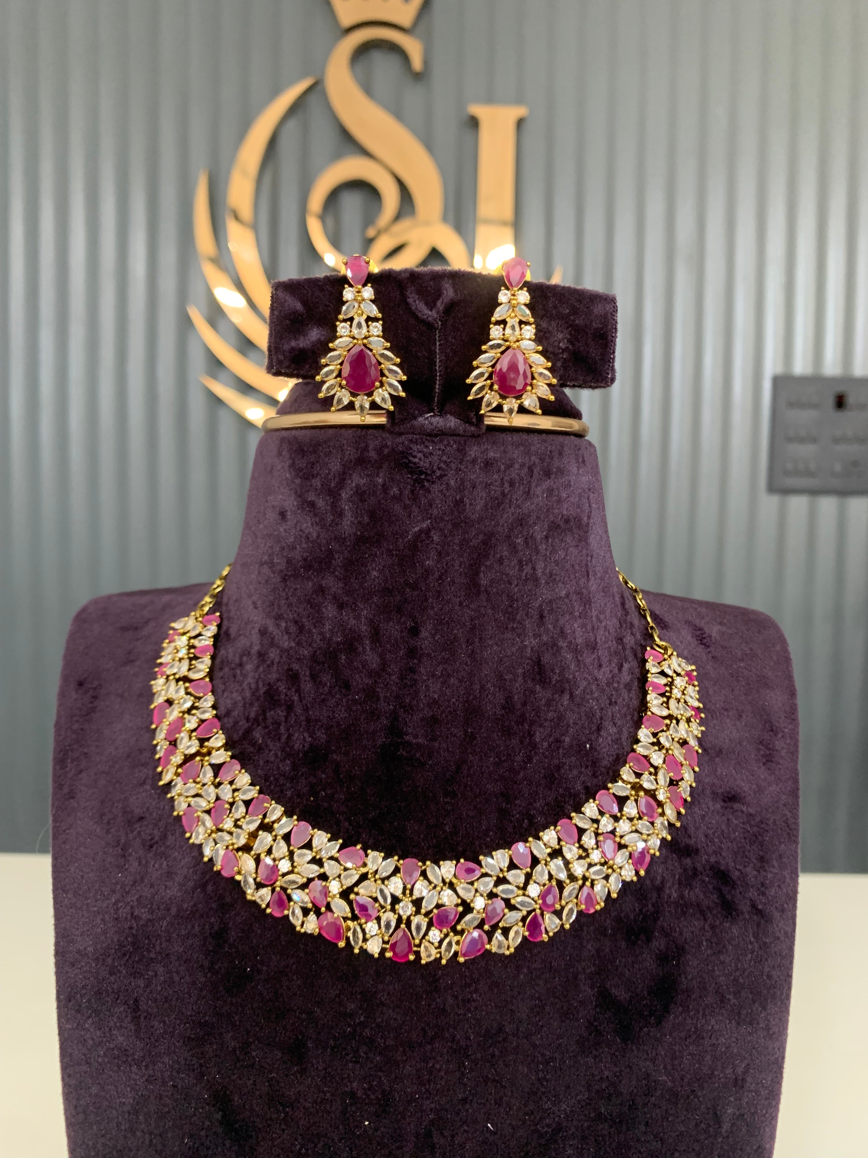 Beautiful choker set