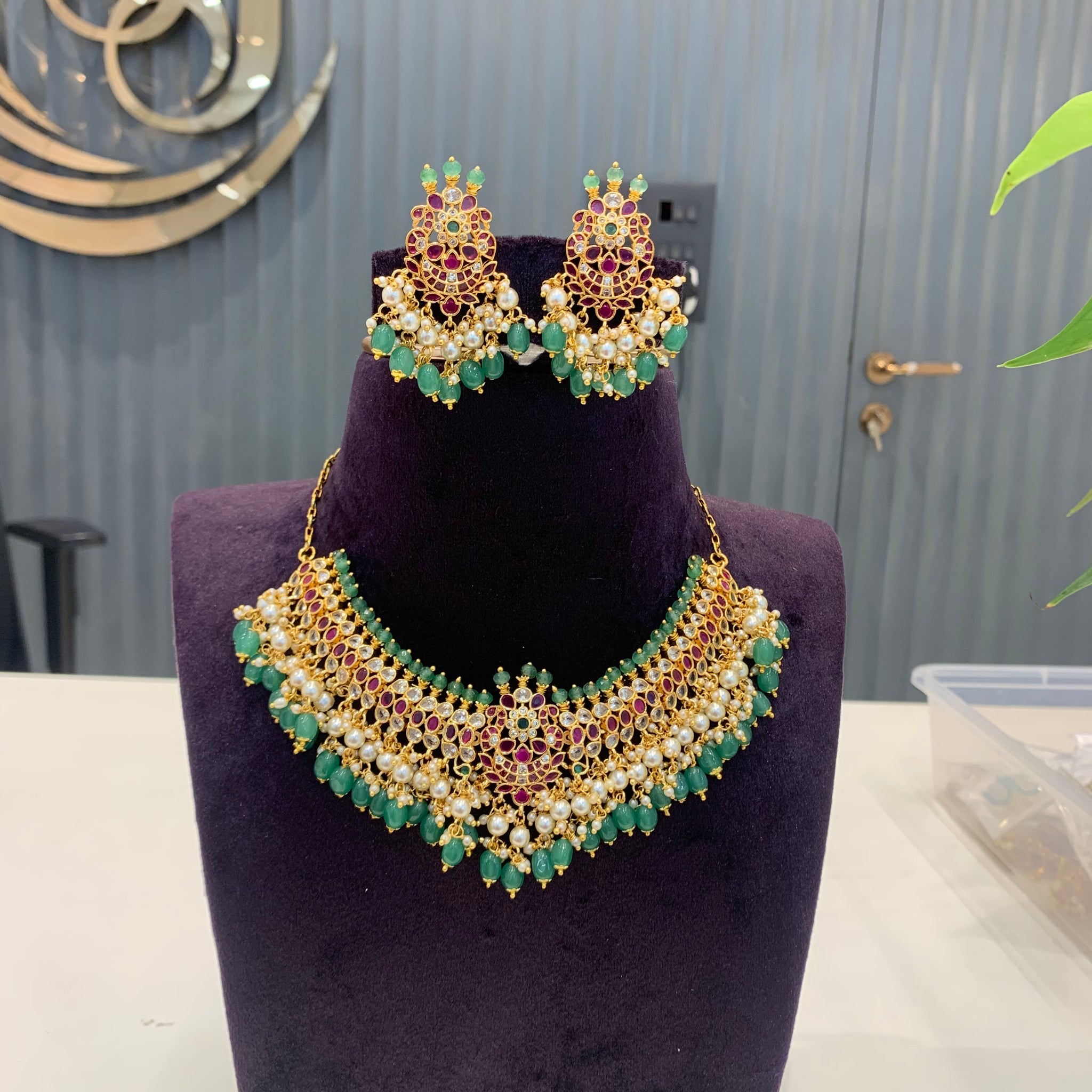 Beautiful heavy chocker set