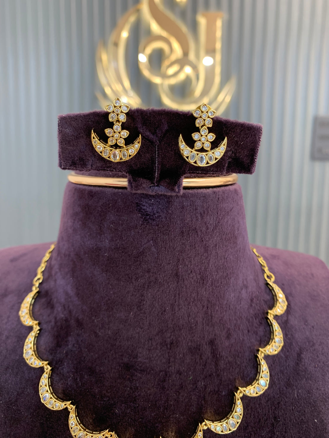 Trending Halfmoon Neckset