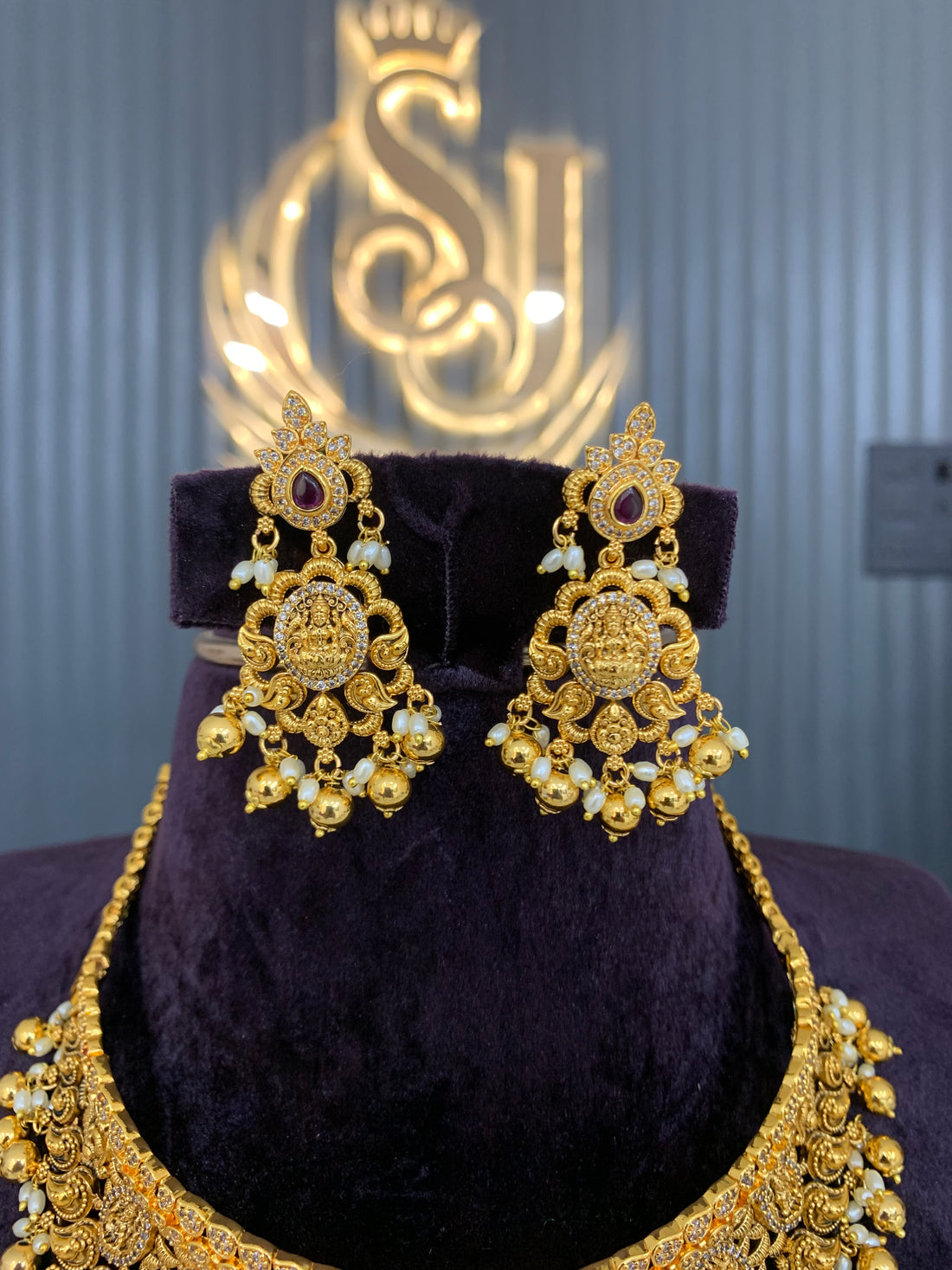 Beautiful chocker set