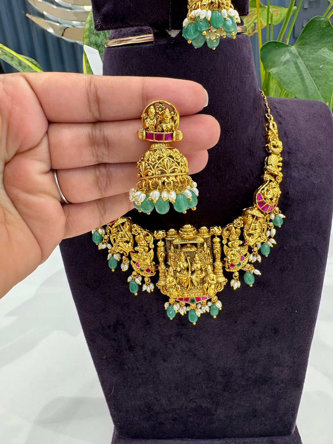 Beautiful jadav necklace