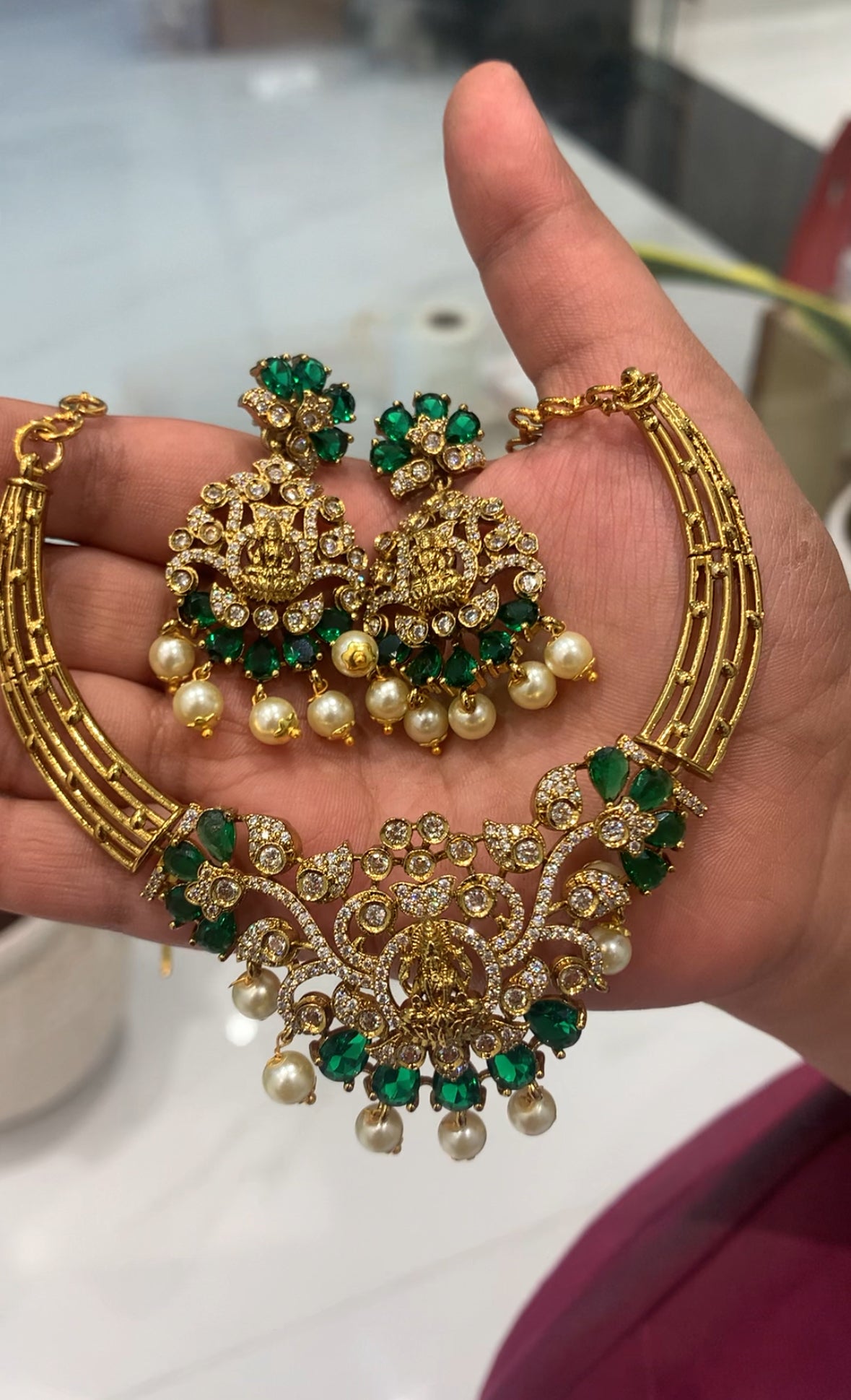 Beautiful kids green stone kanti necklace
