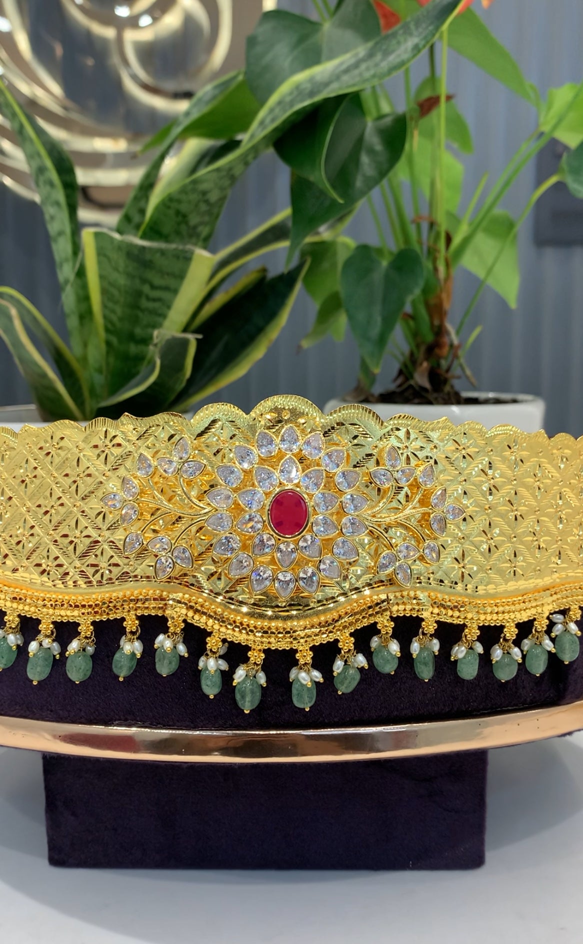 Beautiful uncut stone vadanam