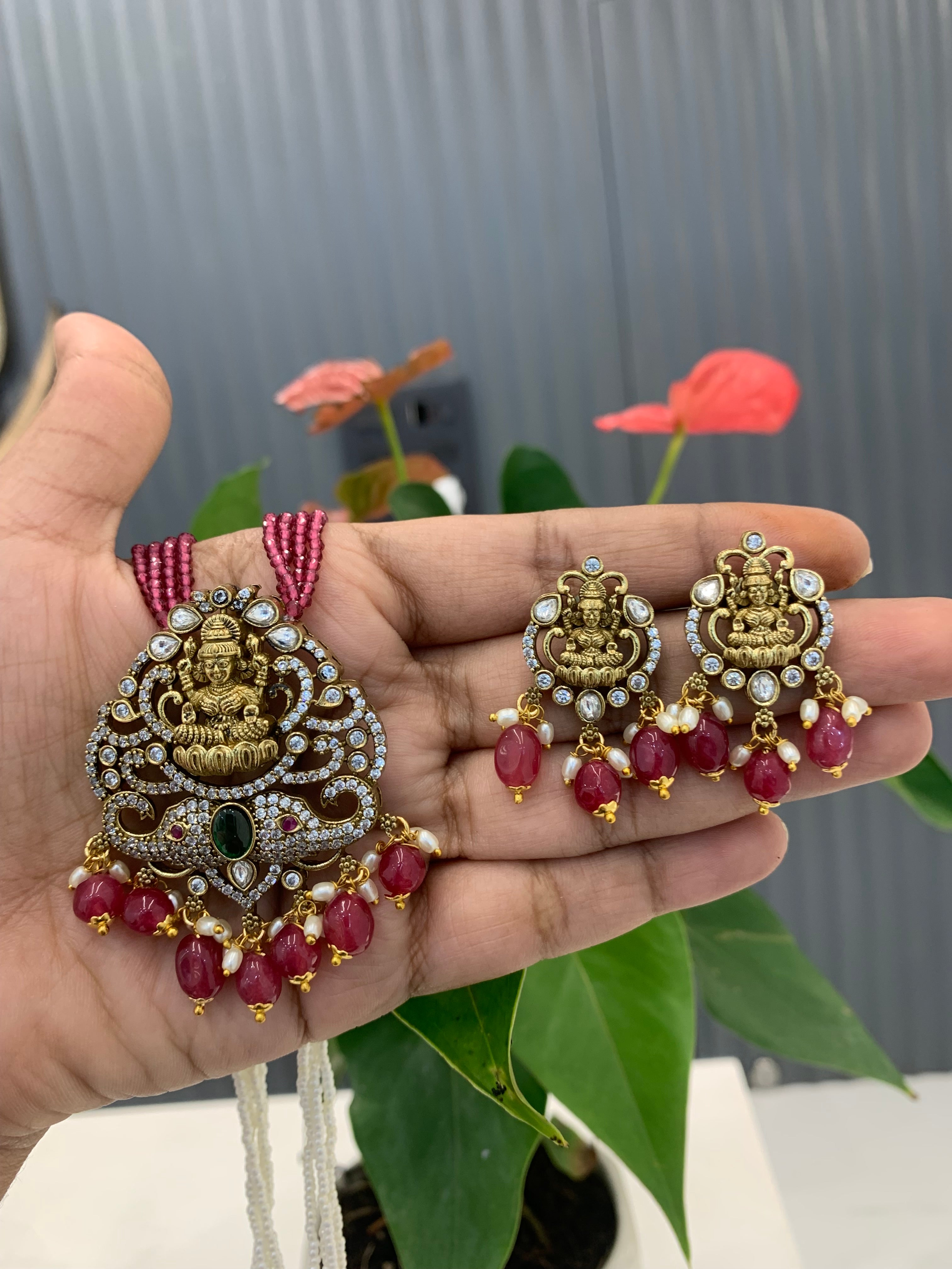 Beautiful Laksmi Mehandi Victoria Locket set with 4 line Beads