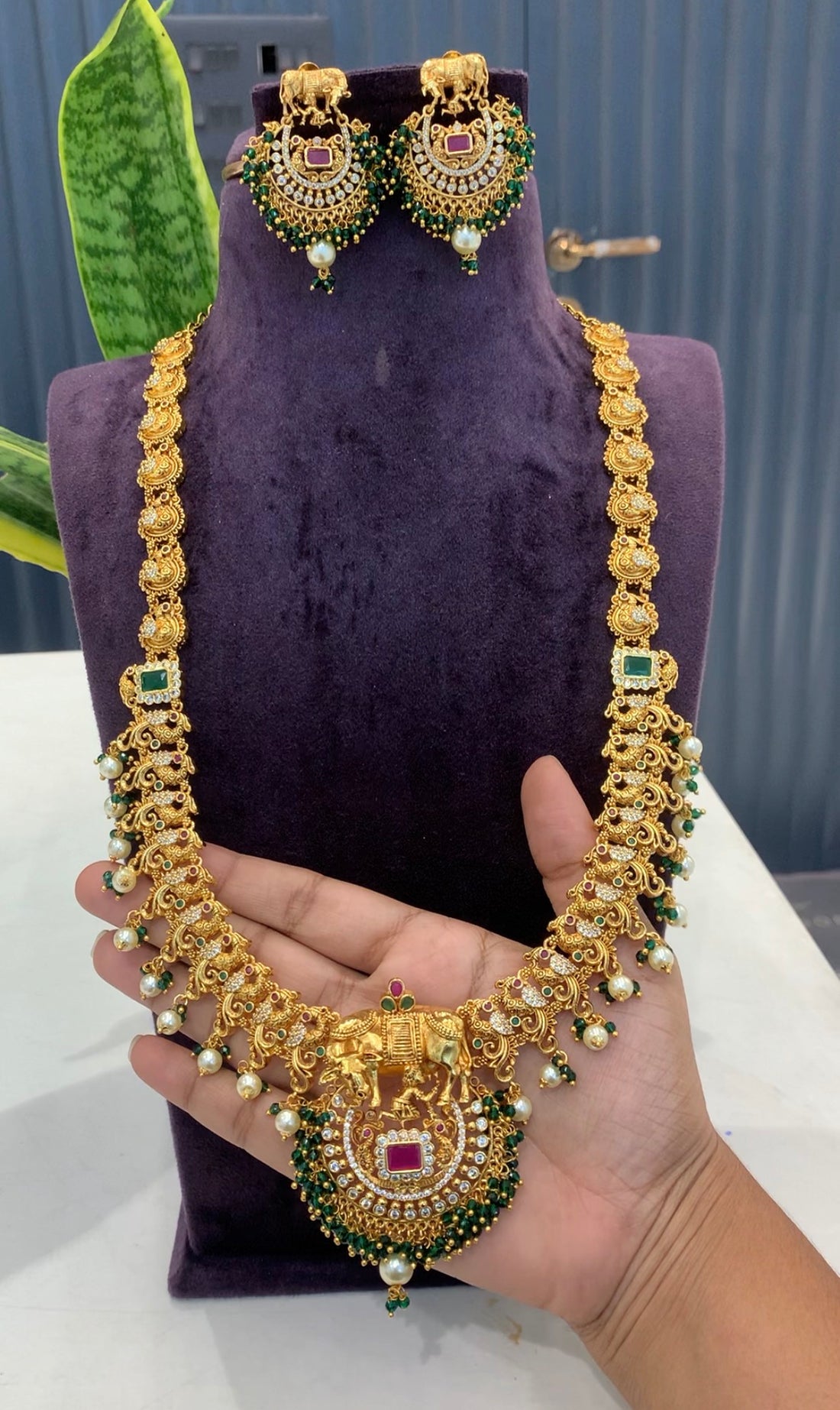 Beautiful Traditional Haram (24 inches)