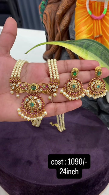 Beautiful pearls set