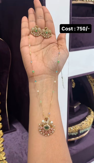 Beautiful pendant set with fancy chain