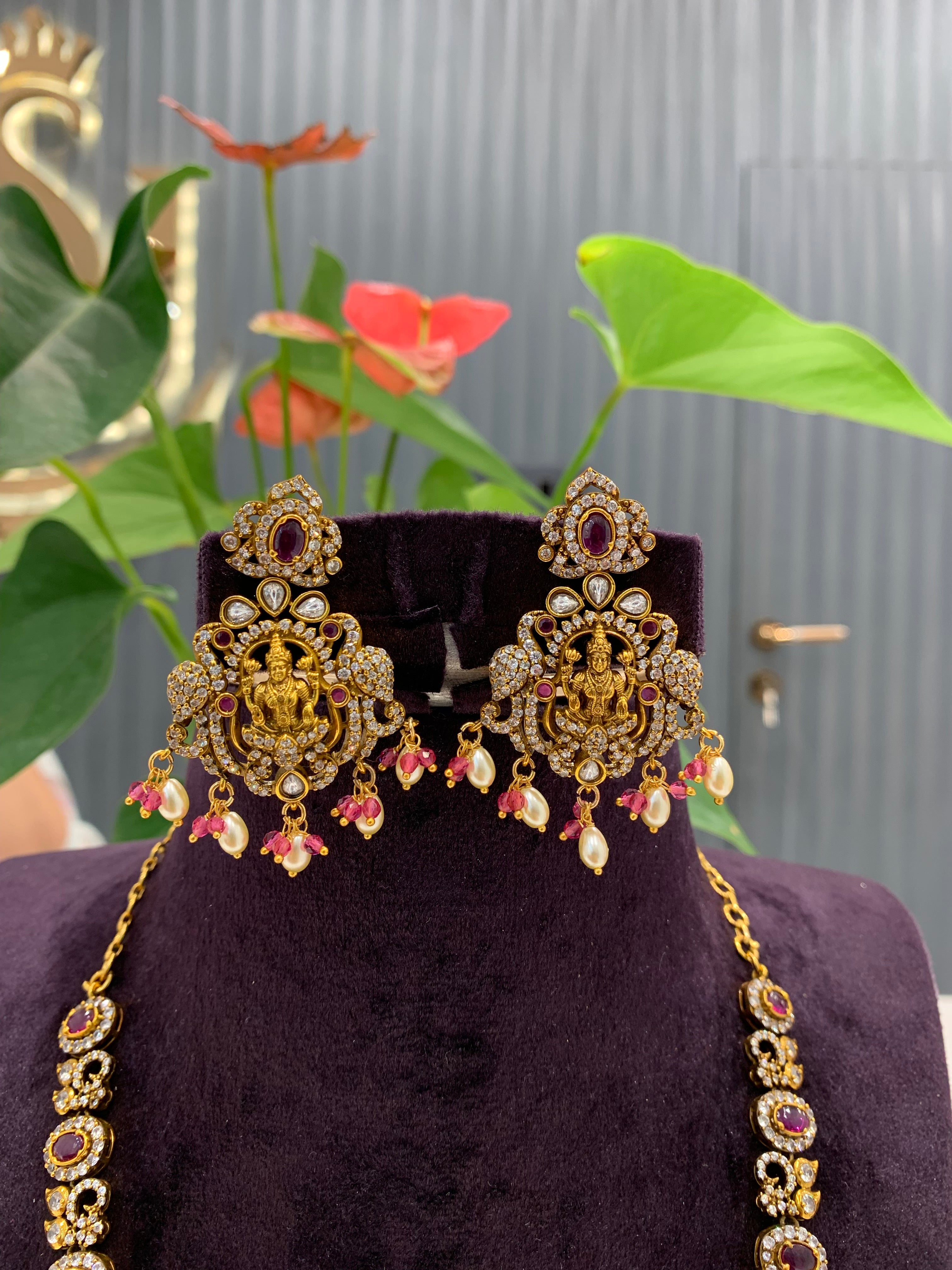 Beautiful customised mehandhi polish necklace