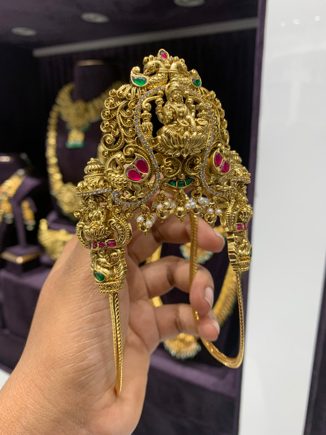 Beautiful Nakshi 3D Jadav stone Adult Aaravanki
