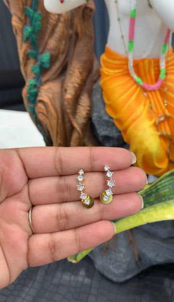 Cute earcuff model earrings