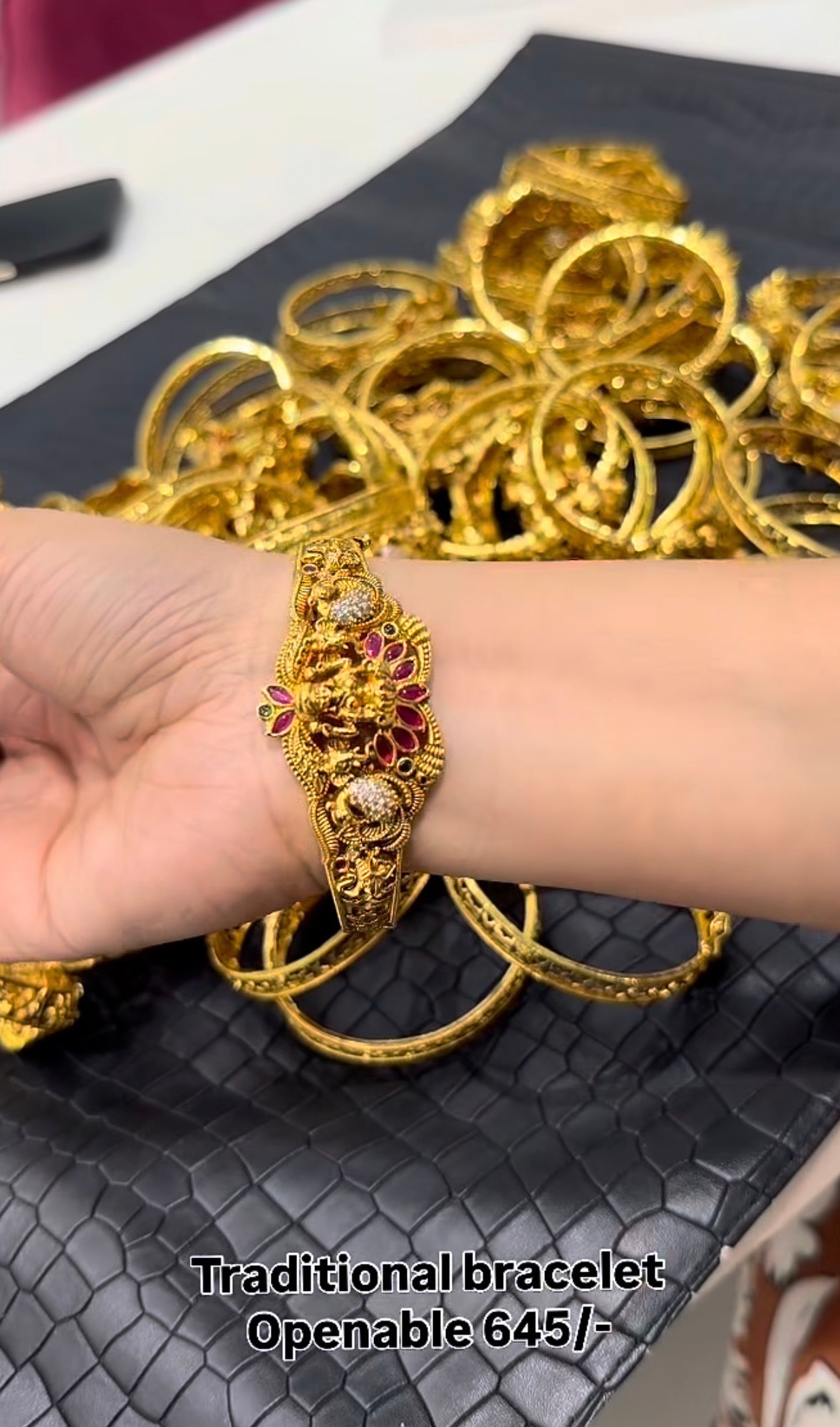 Beautiful traditional bracelet kada free size