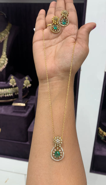 Beautiful Lcoket set with Chain