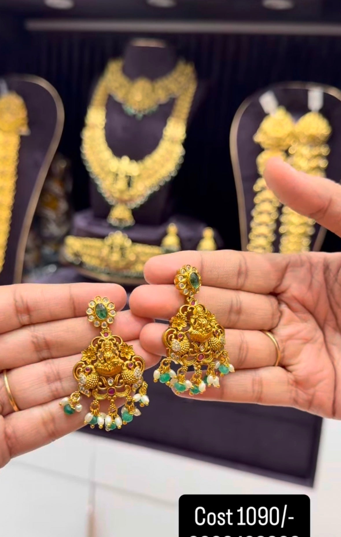 Beautiful jilebi pattern necklace
