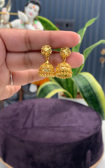 Beautiful gold replica jumkies with screwback