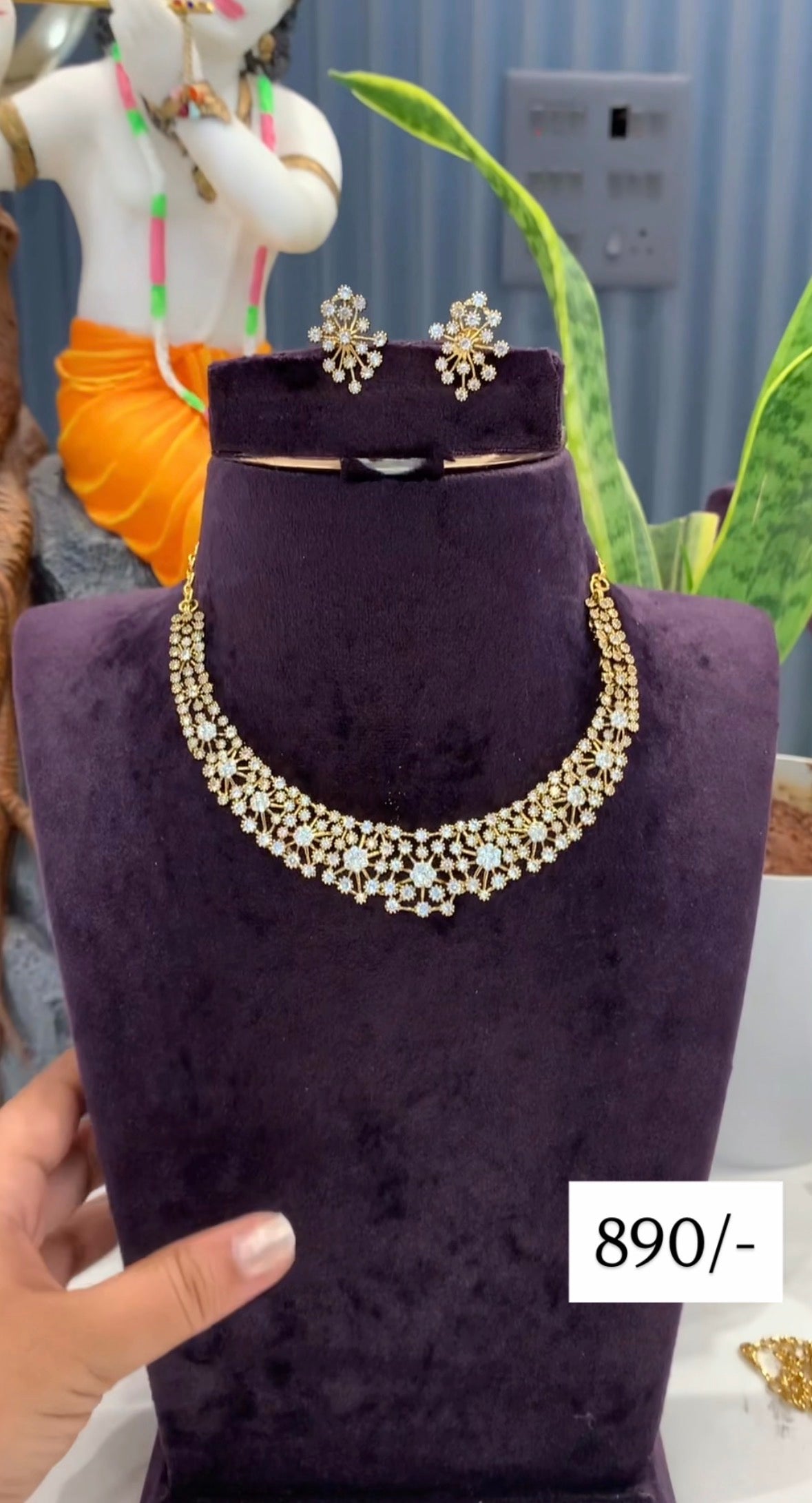 Beautiful chocker