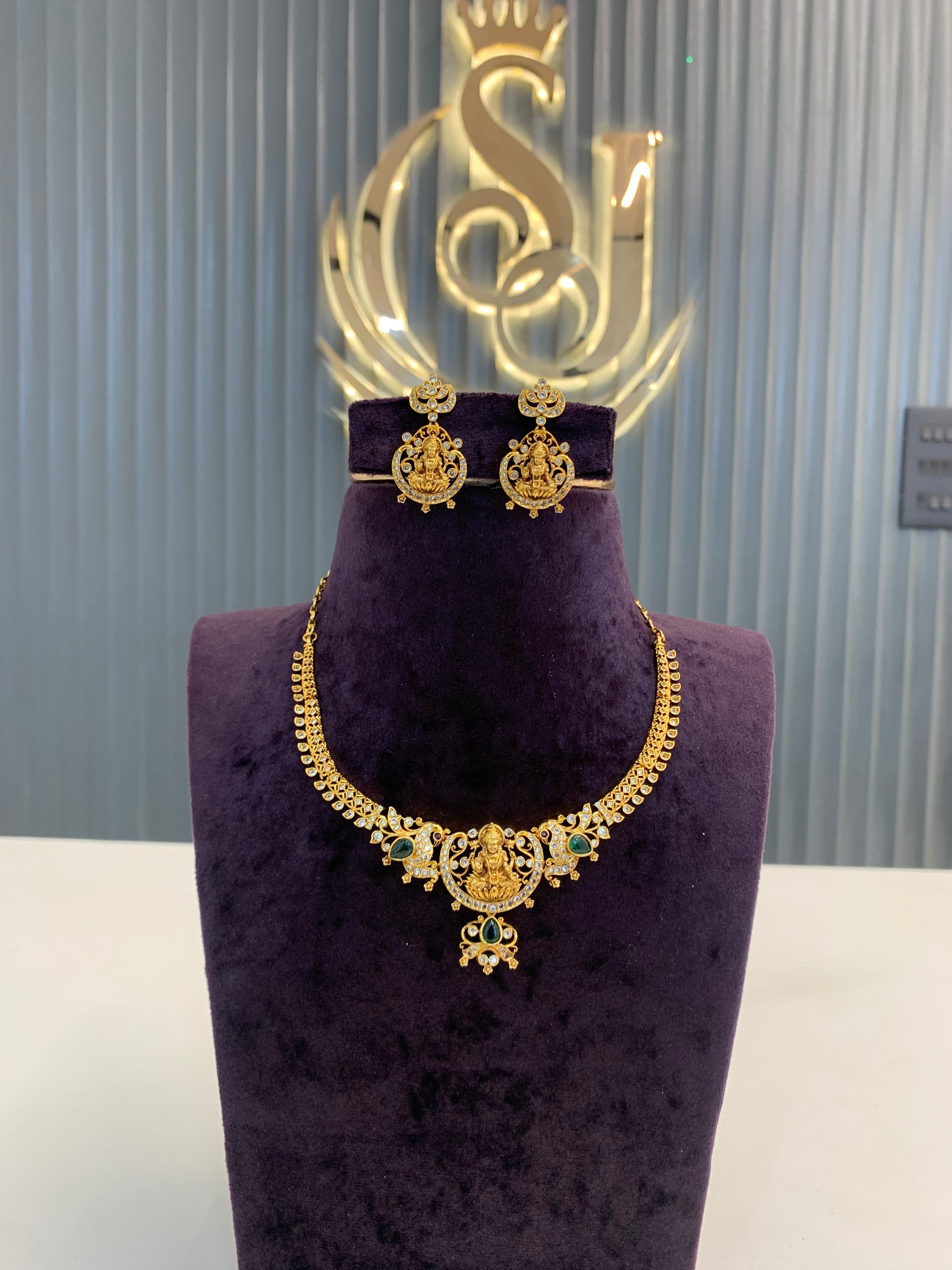 Beautiful necklace kanti pattern