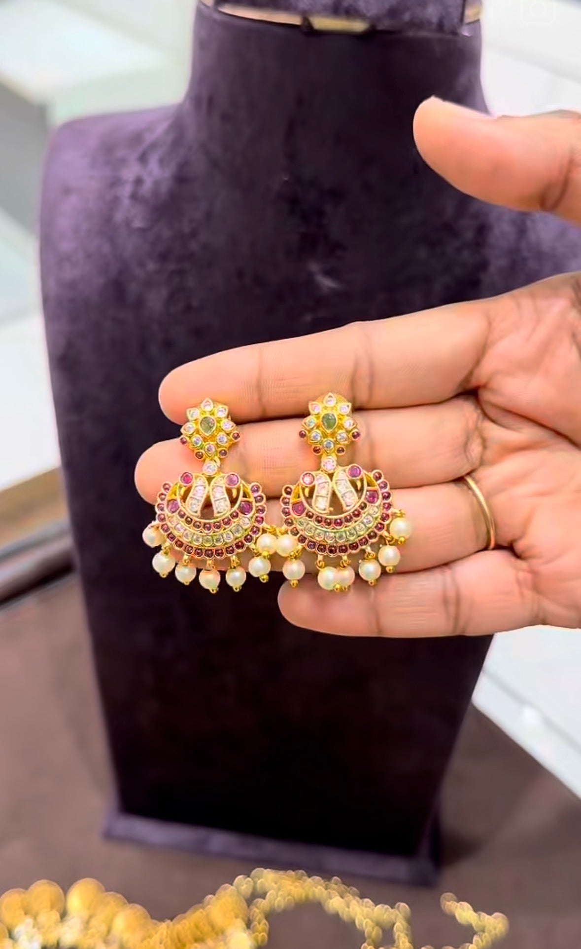 Beautiful kanti style necklace