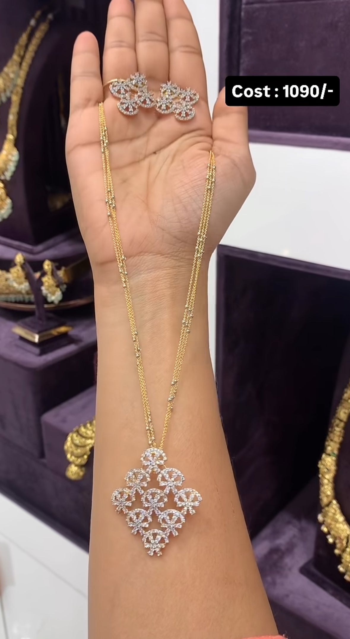 Beautiful customised pendant with metalic chain