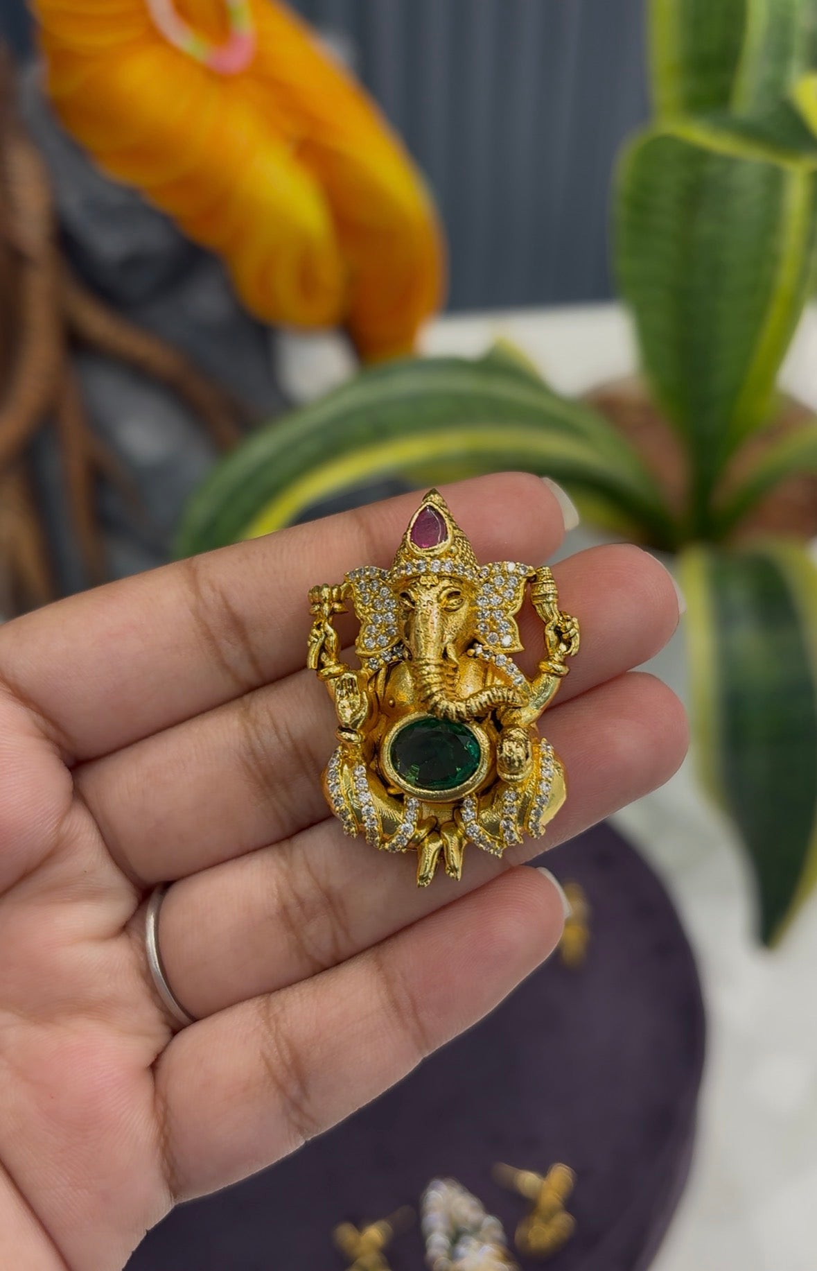 Beautiful ganesh pendant set with backhook