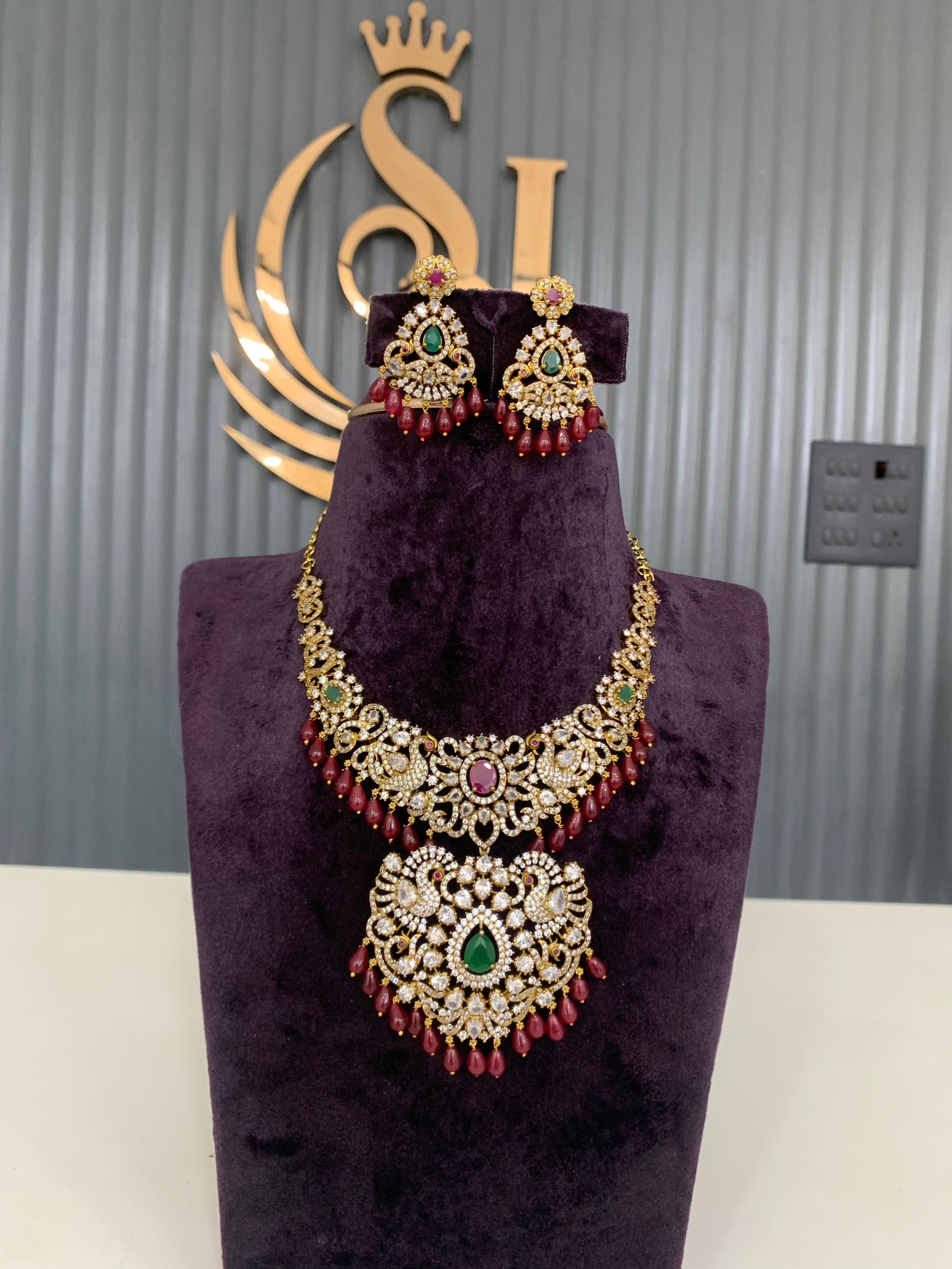 Beautiful Mehandi polish necklace
