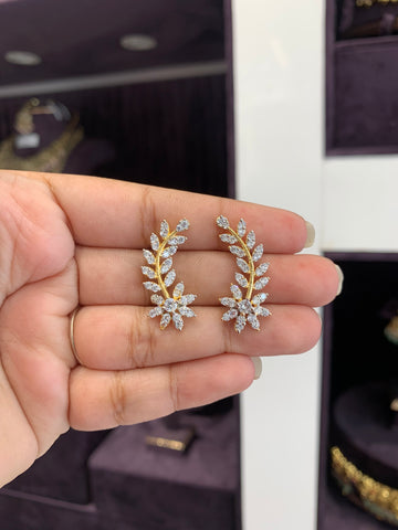 Beautiful nd stylish earcuffs model with white stone back stopper