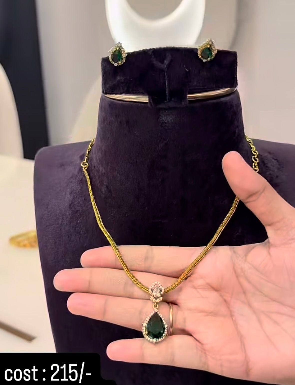 Beautiful Green Stone Neckset