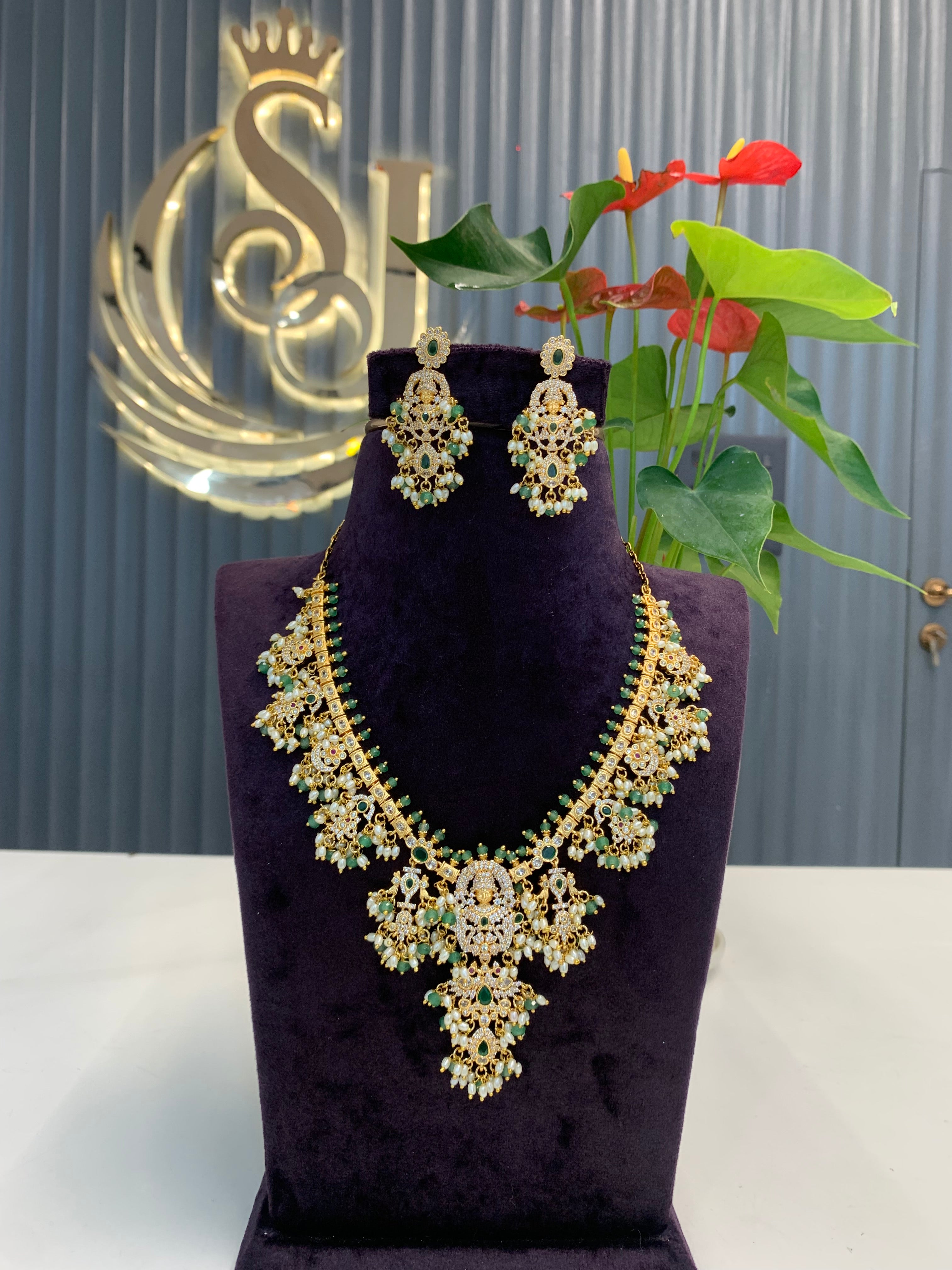 Beautiful heavy guttapusala necklace