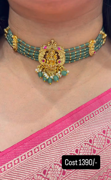 Beautiful customised chocker set