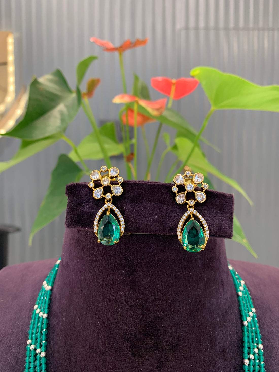 Beautiful Locket set with Premium crystals Danda