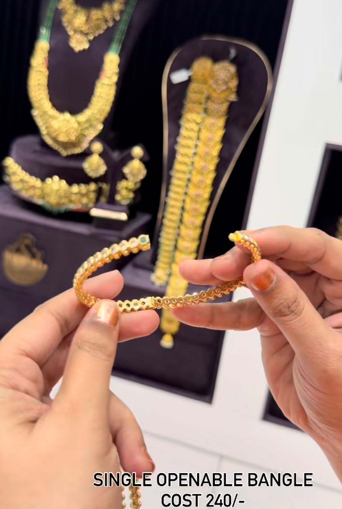 Beautiful openable bangle (single)