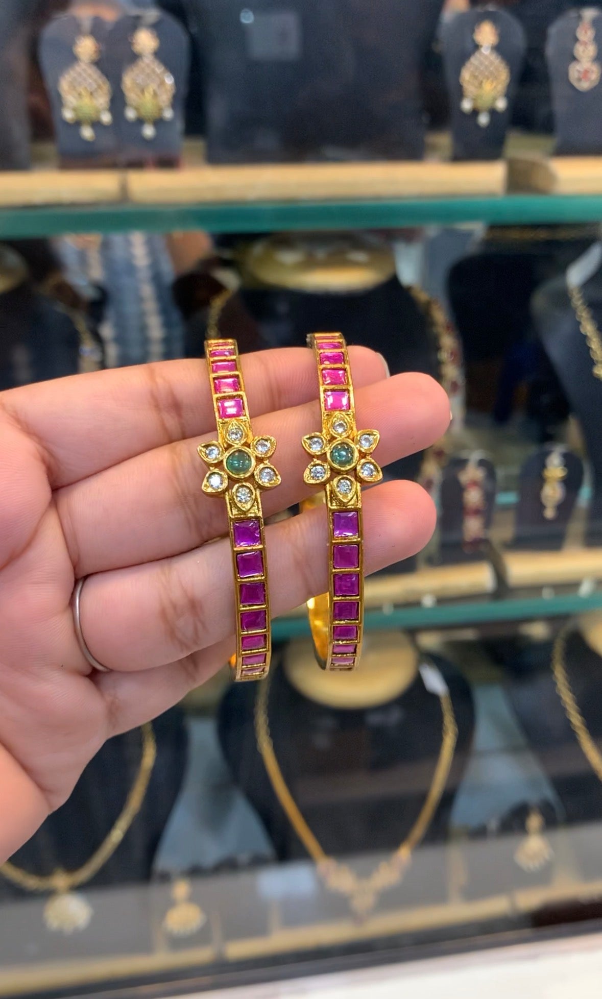Beautiful jadav kundhan bangles set of 2