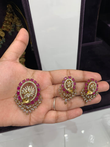 Beautiful pendent set with earrings and back hook